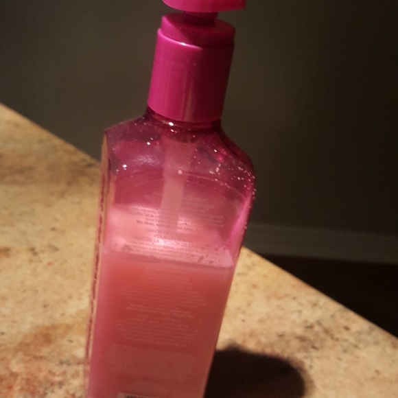 Bath & Body Works jungle passion fruit hand soap sold on title - Picture 2 of 2